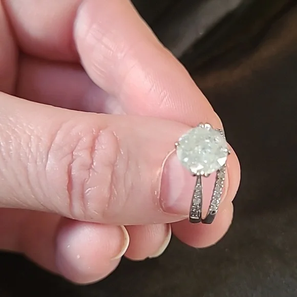 Poshmark diamond top ring